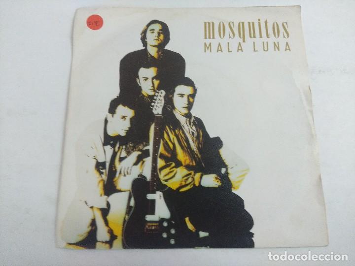 Discos de vinilo: MOSQUITOS/MALA LUNA/SINGLE. - Foto 1