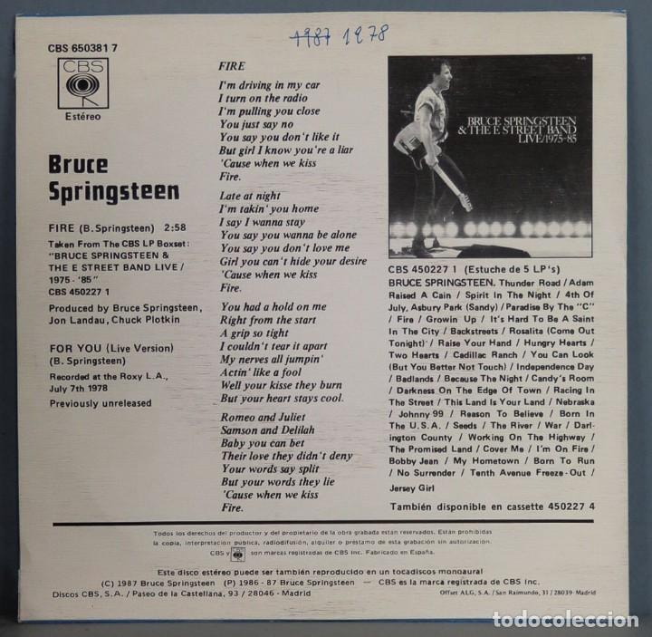 Discos de vinilo: SINGLE. BRUCE SPRINGSTEEN. FIRE. FOR YOU - Foto 2