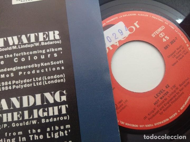 Discos de vinilo: LEVEL 42/HOTWATER/SINGLE. - Foto 2
