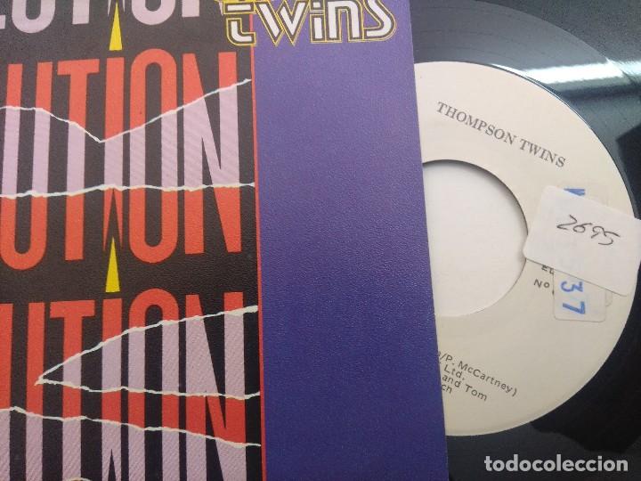 Discos de vinilo: THOMPSON TWINS/REVOLUTION/SINGLE PROMOCIONAL. - Foto 2