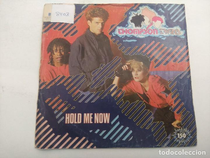 Discos de vinilo: THOMPSON TWINS/HOLD ME NOW/SINGLE. - Foto 1