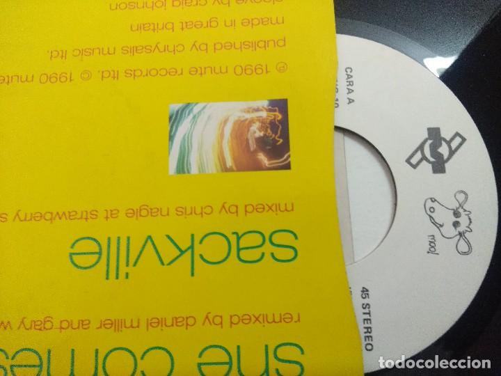 Discos de vinilo: INSPIRAL CARPETS/SHE COMES IN THE FALL/SINGLE. - Foto 2