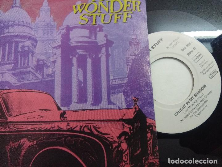 Discos de vinilo: THE WONDER STUFF/CAUGHT IN MY SHADOW/SINGLE. - Foto 2