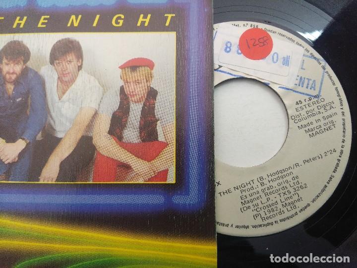 Discos de vinilo: MATCHBOX/RIDING THE NIGHT/SINGLE. - Foto 2