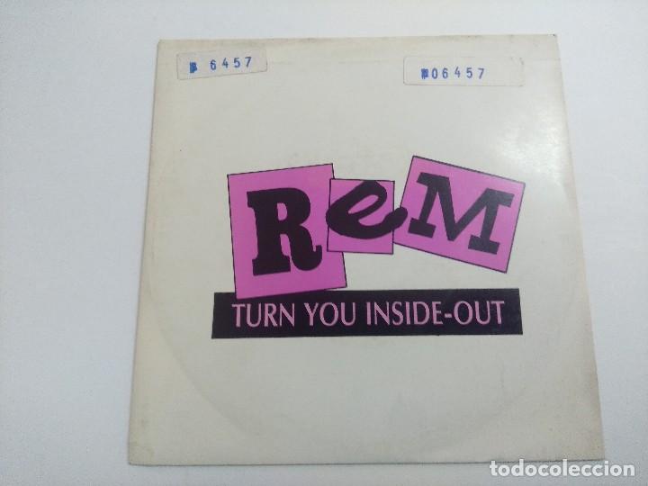 Discos de vinilo: REM/TURN YOU INSIDE-OUT/SINGLE. - Foto 1