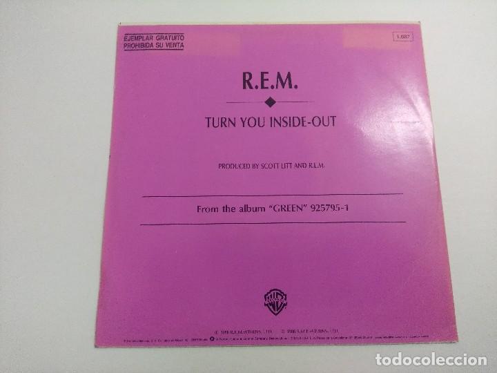 Discos de vinilo: REM/TURN YOU INSIDE-OUT/SINGLE. - Foto 3