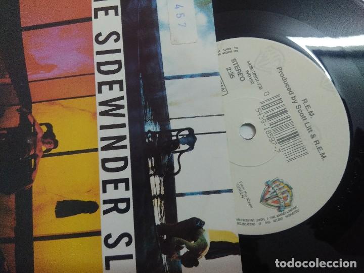 Discos de vinilo: REM/THE SIDEWINDER SLEEPS/SINGLE. - Foto 2