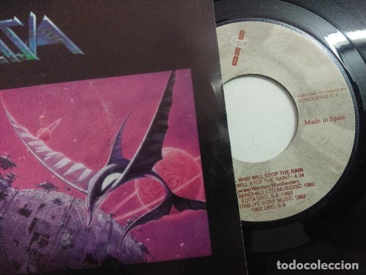 Discos de vinilo: ASIA/WHO WILL STOP THE RAIN/SINGLE. - Foto 2