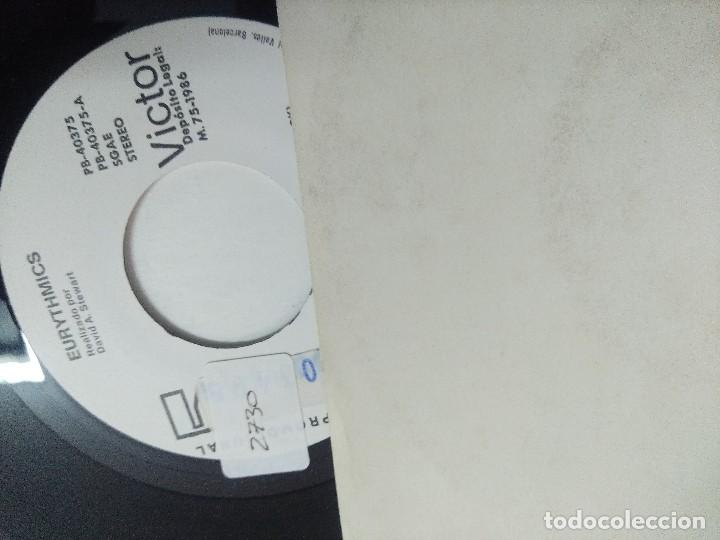 Discos de vinilo: EURYTHMICS/ITS ALRIGHT/SINGLE PROMOCIONAL. - Foto 2