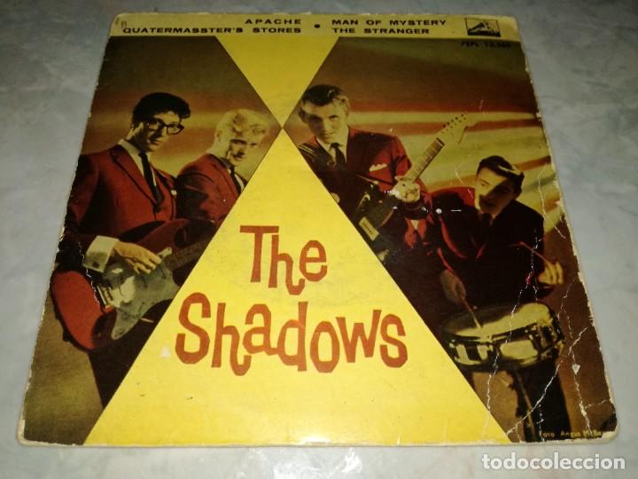 Discos de vinilo: THE SHADOWS-APACHE-THE STRANGER-ORIGINAL ESPA&Ntilde;OL 1961 - Foto 1