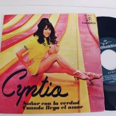 Discos de vinilo: CYNTIA-SINGLE SOÑAR CON LA VERDAD-BENIDORM 69-NUEVO. Lote 268902734