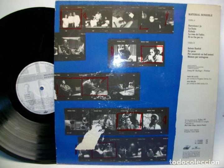 Discos de vinilo: JOAN MANUEL SERRAT MATERIAL SENSIBLE LP - Foto 2
