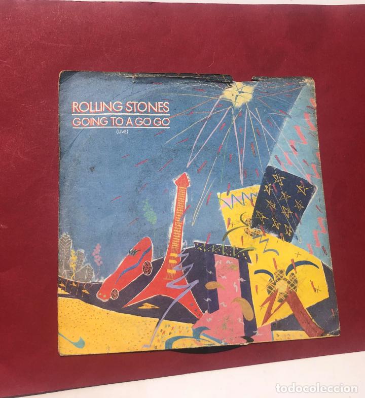 Discos de vinilo: DISCO SINGLE ROLLING STONES, GOING TO A GO GO, 1982 - Foto 2