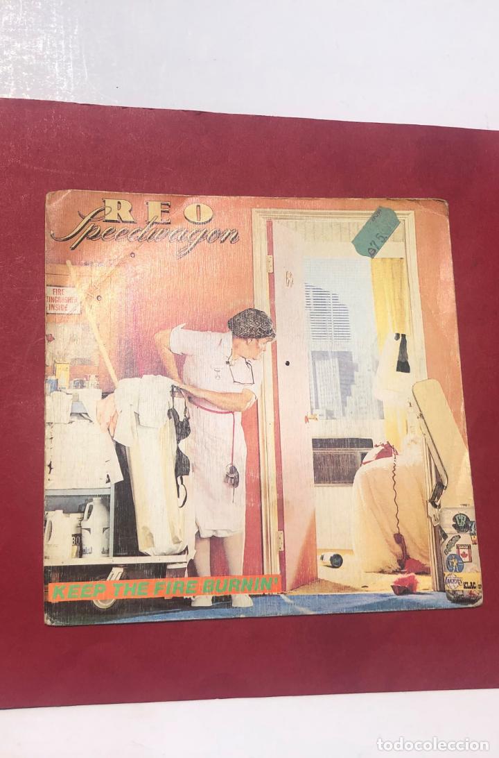 Discos de vinilo: SINGLE REO SPEEDWAGON, KEEP THE FIRE BURNING, 1982 - Foto 1