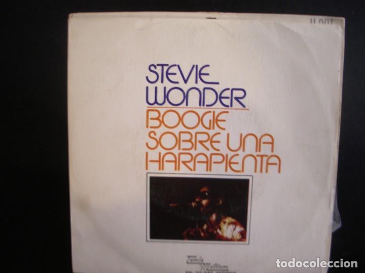 Discos de vinilo: STEVIE WONDER- BOOGIE SOBRE UNA HARAPIENTA. SINGLE. - Foto 1