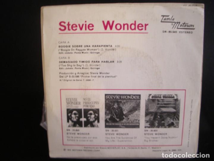 Discos de vinilo: STEVIE WONDER- BOOGIE SOBRE UNA HARAPIENTA. SINGLE. - Foto 2