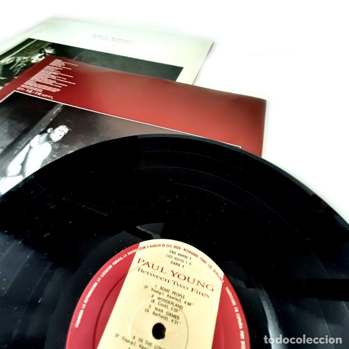Discos de vinilo: Paul Young - Between Two Fires - Foto 3
