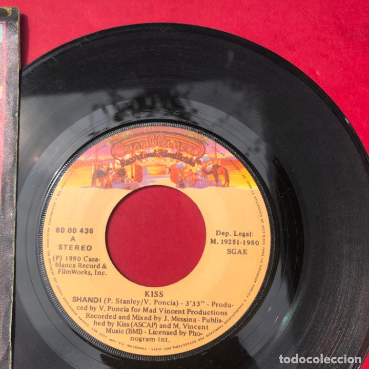 Discos de vinilo: DISCO VINILO SINGLE KISS, SHANDI, 1980 - Foto 4