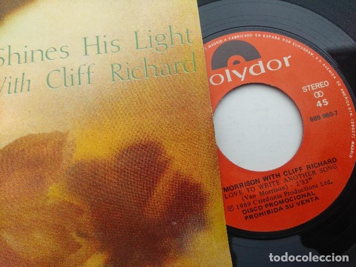 Discos de vinilo: SINGLE/VAN MORRISON WITH CLIFF RICHARD/WHENEVER GOD SHINES HIS LIGHT. - Foto 2