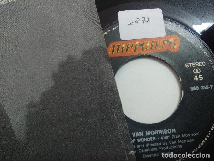 Discos de vinilo: SINGLE/VAN MORRISON/A SENSE OF WONDER. - Foto 2