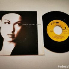 Discos de vinilo: CYNDI LAUPER THE WORLD IS STONE SINGLE VINILO PROMO 1992 ESPAÑOL CONTIENE 1 TEMA