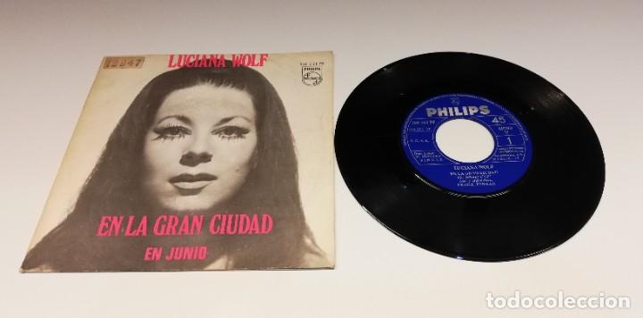 Discos de vinilo: Luciana Wolf - En La Gran Ciudad (7&rdquo;, Single, Mono) - Foto 1
