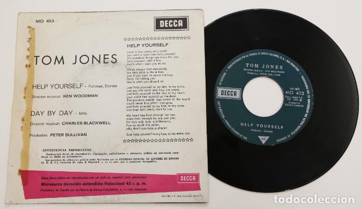 Discos de vinilo: SINGLE TOM JONES HELP YOURSELF DAY BY DAY DECCA 1968 - Foto 2
