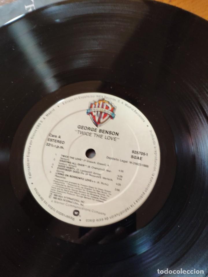 Discos de vinilo: George benson twice the love LP - Foto 4