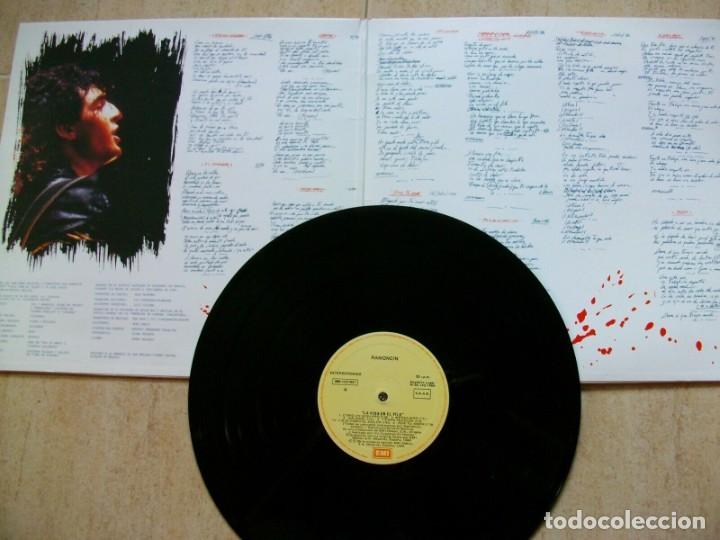 Discos de vinilo: RAMONCIN LA VIDA EN EL FILO LP - Foto 2
