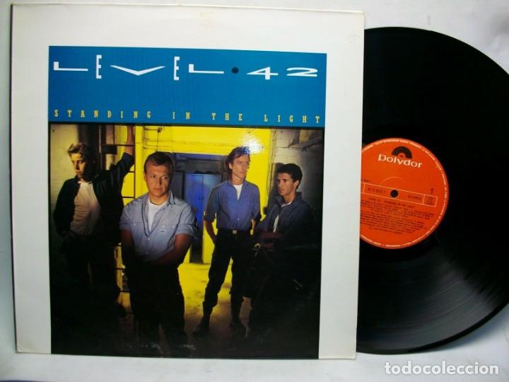 Discos de vinilo: LEVEL 42 STANDING IN THE LIGHT VINYL LP - Foto 1