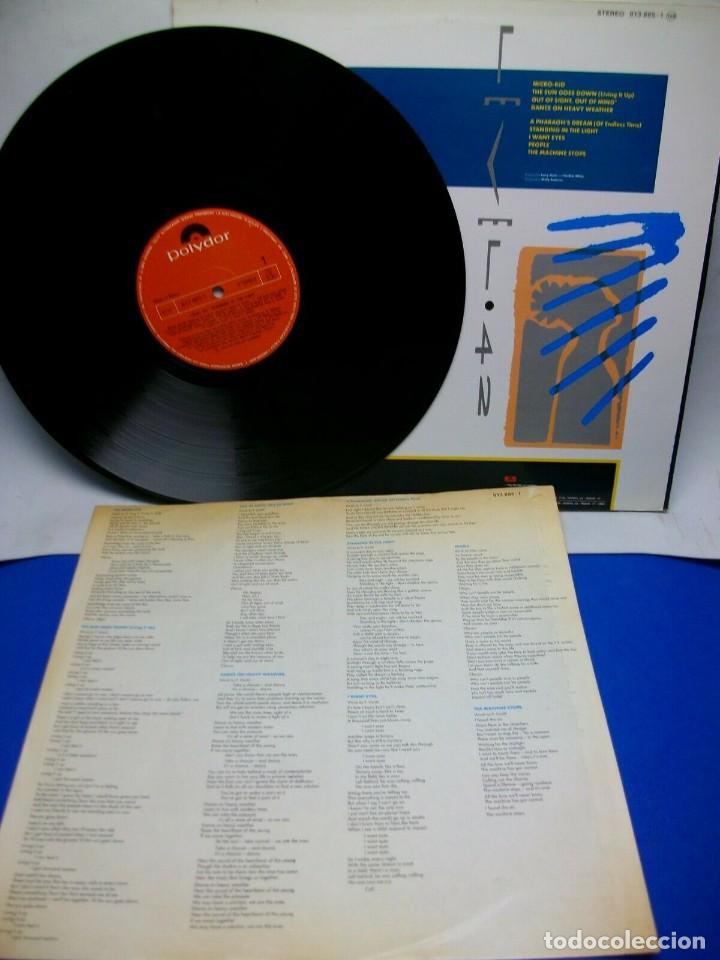 Discos de vinilo: LEVEL 42 STANDING IN THE LIGHT VINYL LP - Foto 2
