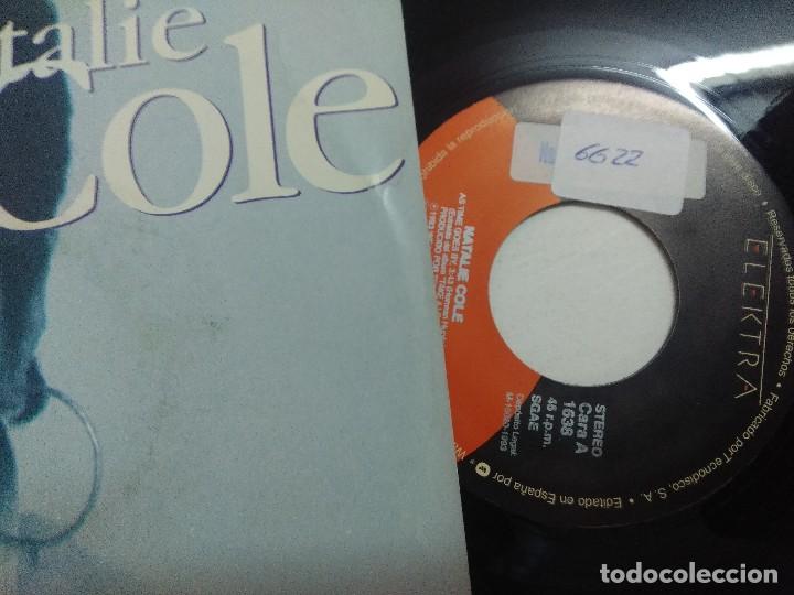 Discos de vinilo: SINGLE/NATALIE COLE/AS TIME GOES BY. - Foto 2
