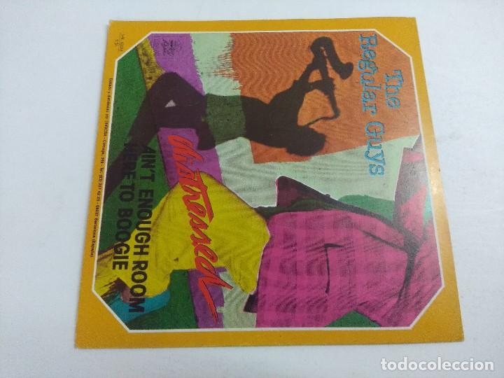 Discos de vinilo: SINGLE/THE REGULAR GUYS/DISTRESSED. - Foto 3
