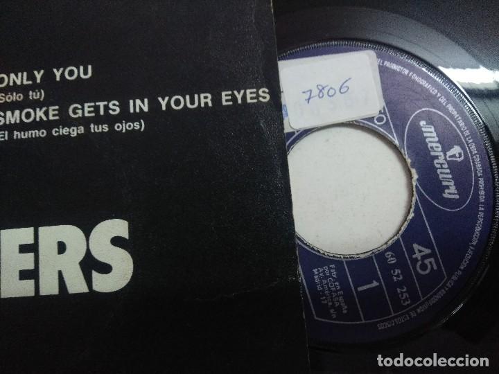 Discos de vinilo: SINGLE/THE PLATTERS/ONLY YOU. - Foto 2