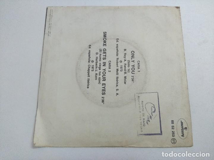 Discos de vinilo: SINGLE/THE PLATTERS/ONLY YOU. - Foto 3