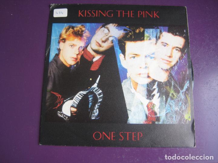Vinyl records: Kissing The Pink &lrm;&ndash; One Step / Footsteps - Sg MAGNET 1986 - ELECTRONICA TECNO POP 80'S - SIN USO