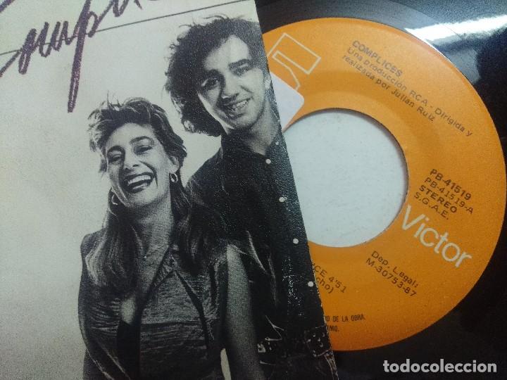 Discos de vinilo: SINGLE/COMPLICES/SERAS MI COMPLICE. - Foto 2