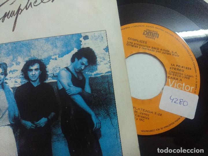 Discos de vinilo: SINGLE/COMPLICES/SONRISA PLATEADA/PROMOCIONAL. - Foto 2
