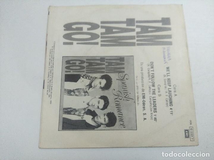 Discos de vinilo: SINGLE/TAM TAM GO/WELL KEEP LAUGHING. - Foto 3