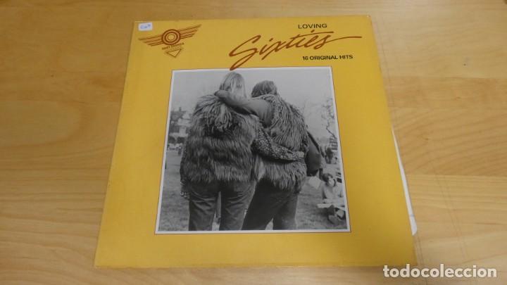 Discos de vinilo: LP LOVING SIXTIES . 16 ORIGINAL HITS . - Foto 1
