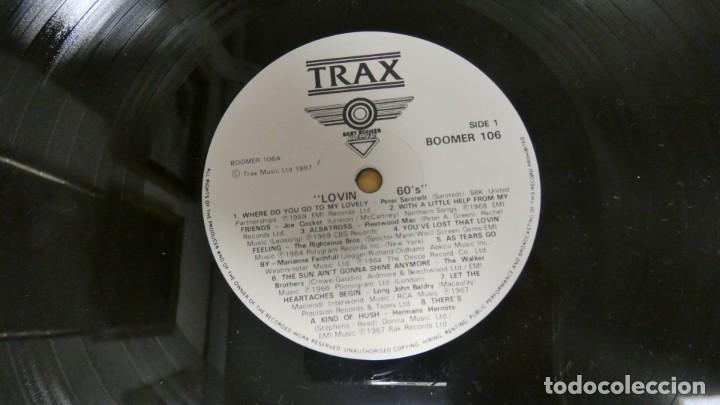 Discos de vinilo: LP LOVING SIXTIES . 16 ORIGINAL HITS . - Foto 4