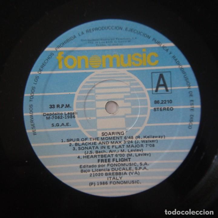 Discos de vinilo: FREE FLIGHT - SOARING - LP 1985 - Foto 2