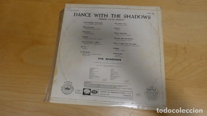 Discos de vinilo: LP DISCO VINILO DANCE WITH THE SHADOWS. - Foto 2