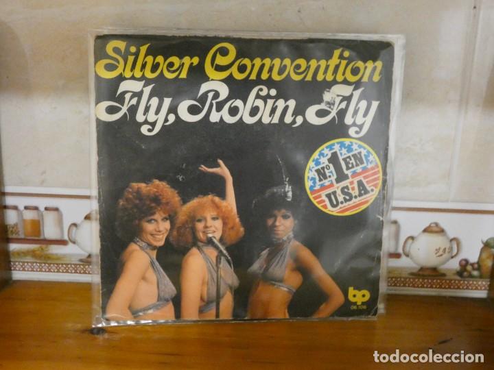 Discos de vinilo: SINGLE ESTADO MUY CORRECTO SILVER CONVENTION FLY ROBIN FLY - Foto 1