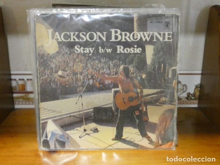 Discos de vinilo: DISCO 7 PULGADAS ESTADO CORRECTO JACKSON BROWNE STAY - Foto 1
