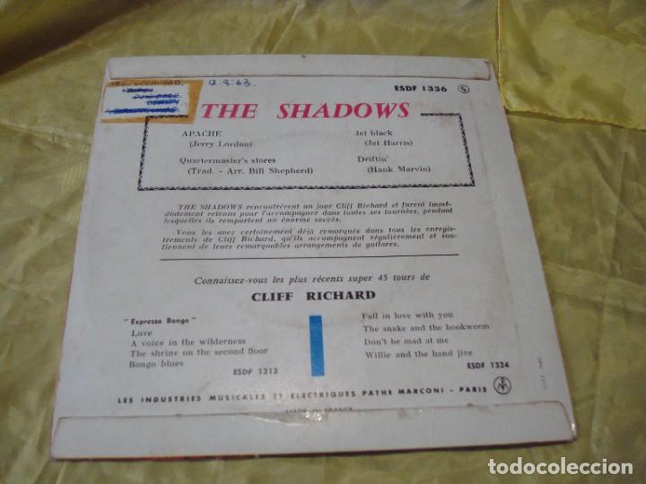 Discos de vinilo: THE SHADOWS. APACHE + 3. EP. COLUMBIA. EDICION FRANCESA - Foto 2