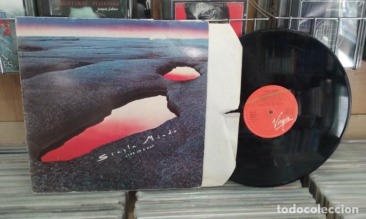Discos de vinilo: Simple minds. Life in a day. Virgin 1982, ref. E 204940 -- LP - Foto 1