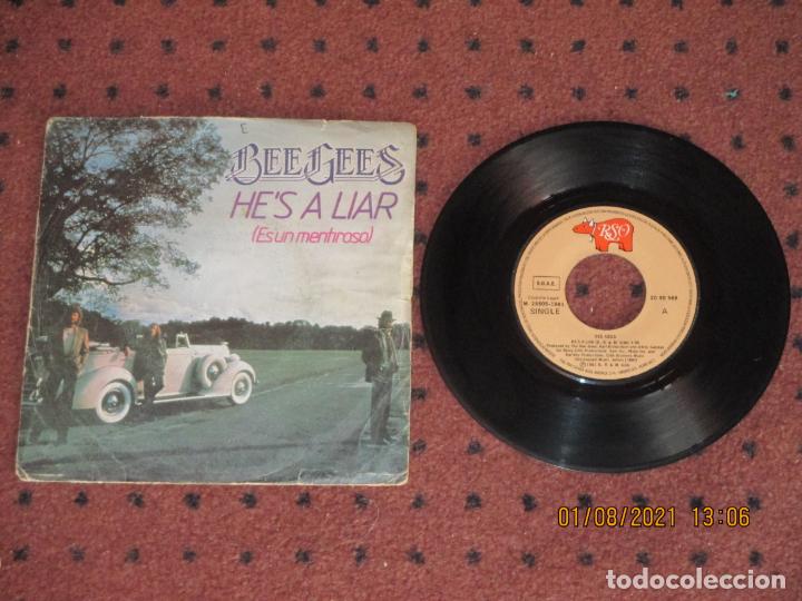 Discos de vinilo: BEE GEES - HE&acute;S A LIAR - SINGLE - SPAIN - RSO - L - - Foto 1