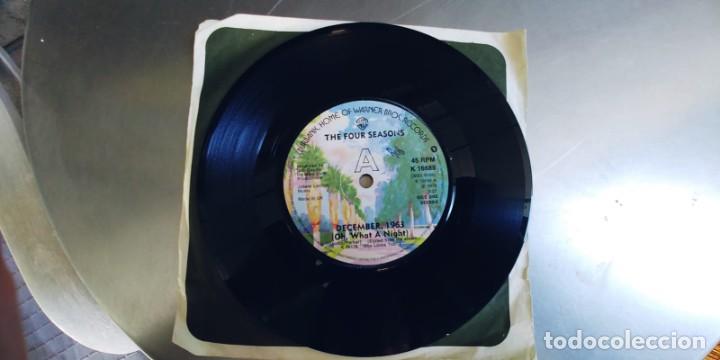 Discos de vinilo: THE FOUR SEASONS-SINGLE DECEMBER 1963-UK-SIN FUNDA - Foto 2