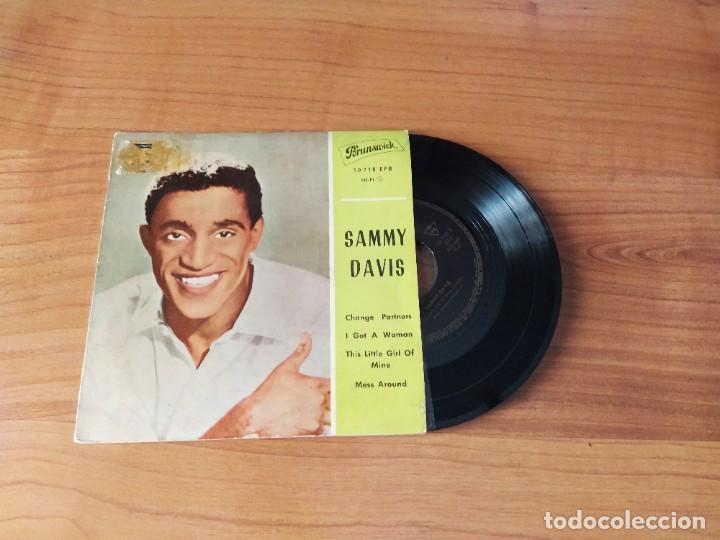 Discos de vinilo: SAMMY DAVIS : CHANGE PARTNERS + 3 EP SPA - Foto 1